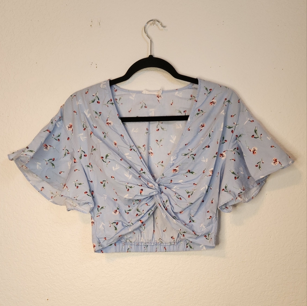 Lush Twist Front Floral‎ Light Blue Crop Top with Ruffle Sleeves, Size S